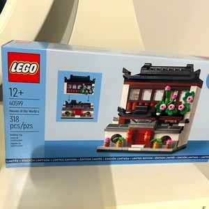 NWT House of the World 4 Lego Set